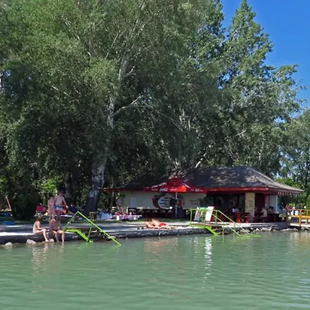 Fecske Vendeghaz Appartamento Balatonalmádi